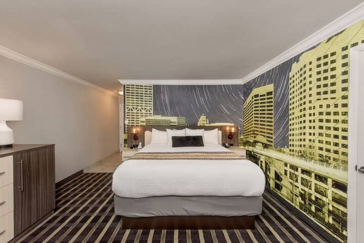 Room 7 of 73