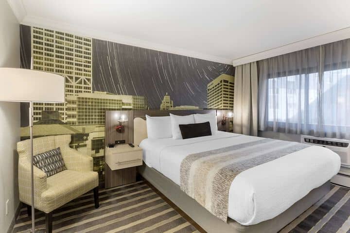 Room 15 of 73